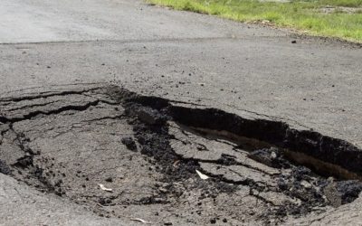 Come e quando richiedere il risarcimento per buche stradali